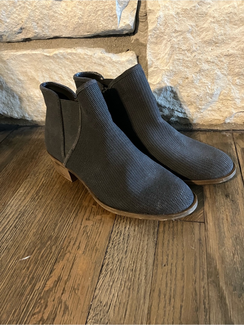Kensie Women's Gerona gray woven textured leather ankle booties